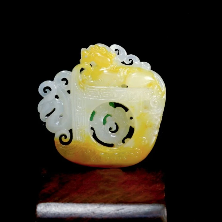 新疆和田玉府上有龙苏工俏色珠宝首饰玉石文玩饰品油润雕刻仿古