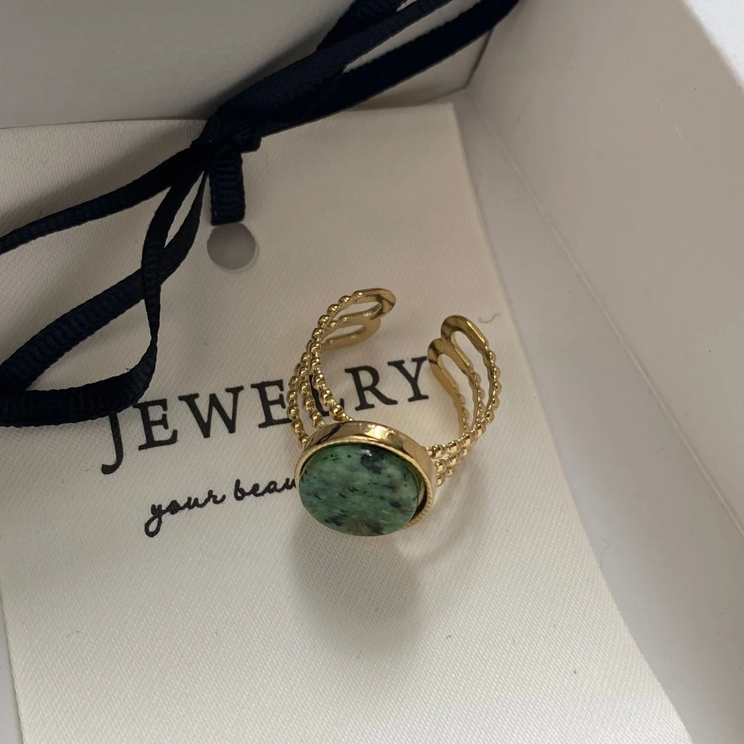 钛钢花岗石戒指 三层绿色椭圆戒指