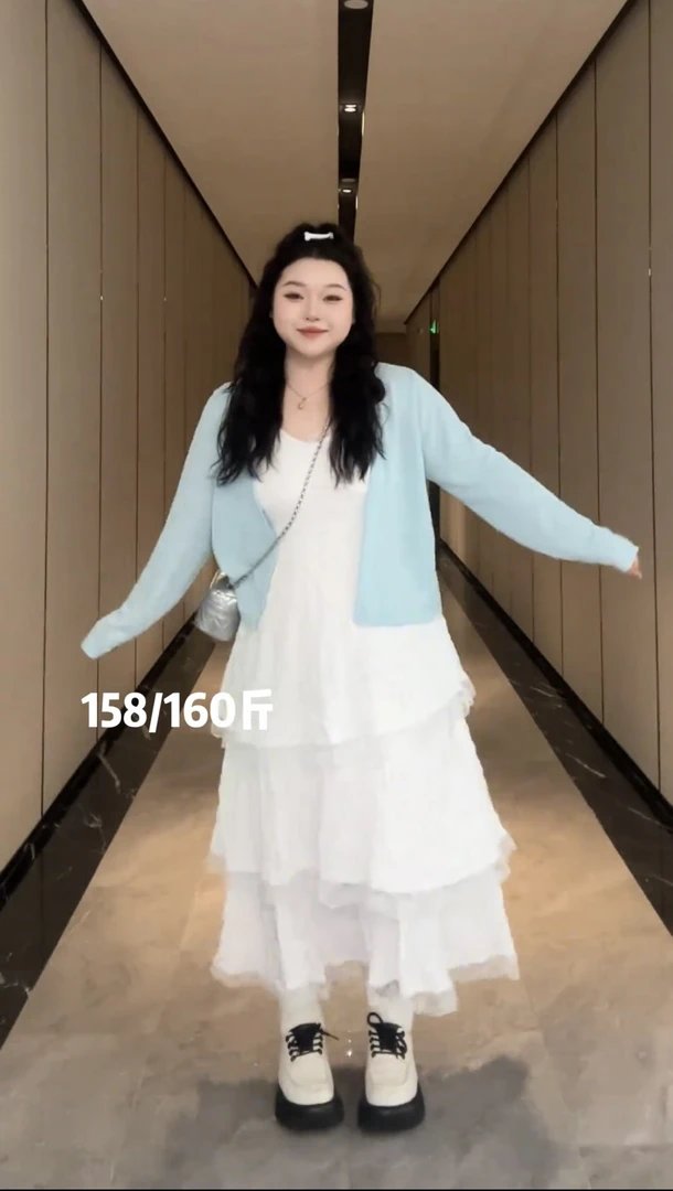 大码纯欲吊带连衣裙夏季微胖mm显瘦V领蛋糕裙法式内搭温柔风裙子