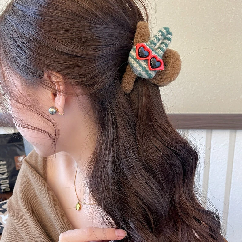 甜酷潮兔毛绒秋冬抓夹中号盘发鲨鱼夹发夹女2023新款后脑勺高级感