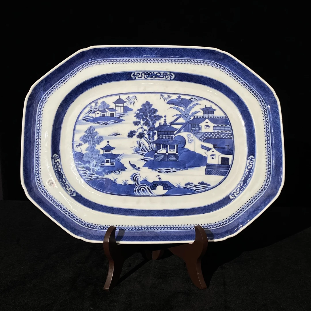 清代乾隆·青花通景山水纹八方盘