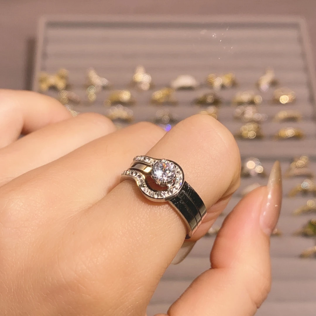 钛钢合成锆石戒指 30-05锆石满天星可拆分戒指一款三戴气质时尚