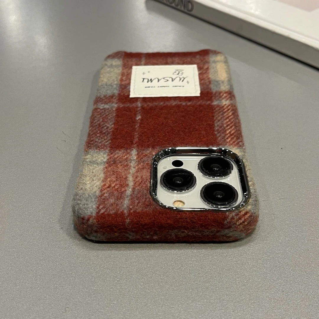 奢华格纹绒布苹果手机壳小众复古iPhone13韩风12半包女款13手机壳