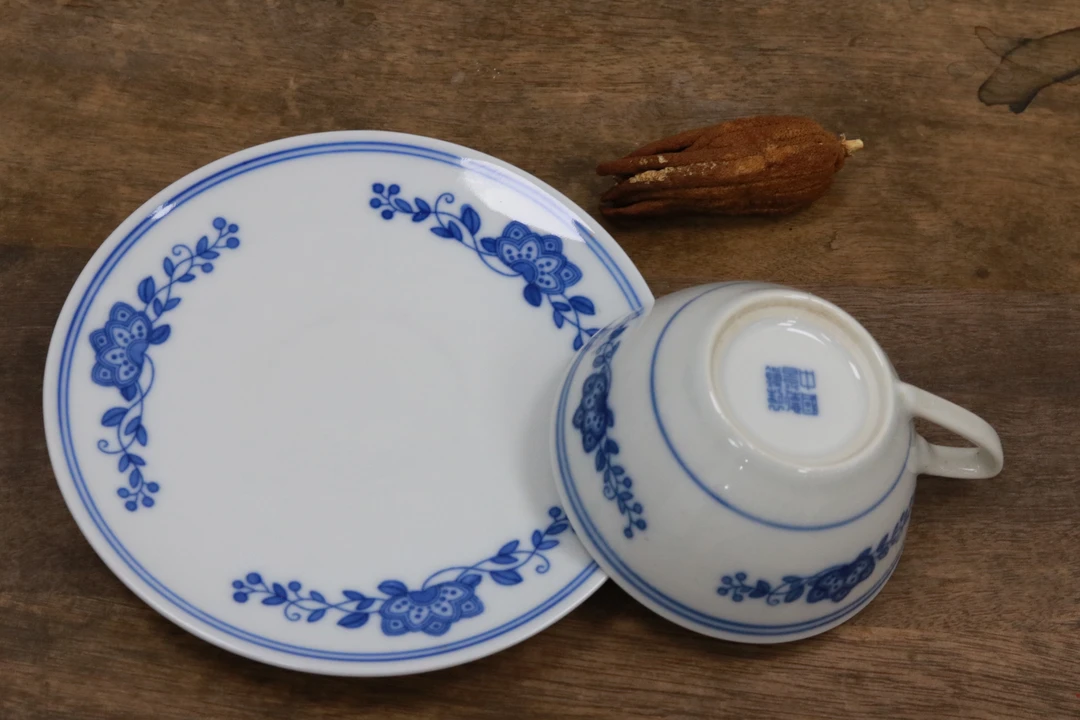 6新平瓷厂青花蝶恋花杯碟