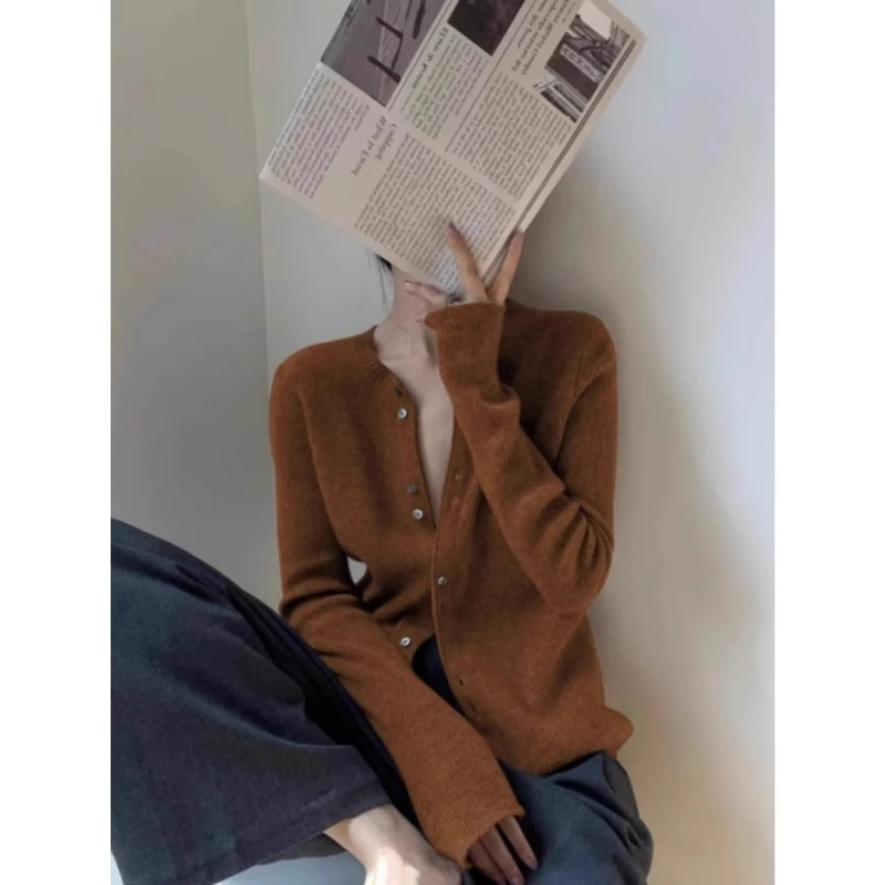 美拉德焦糖色针织开衫女春季别致绝美内搭打底毛衣欧货高级感上衣