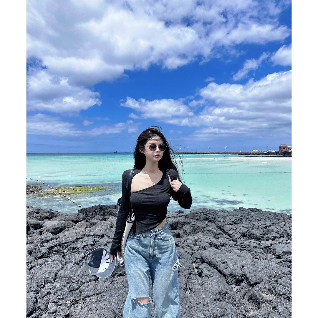 21 DEGREES【银河系岛屿】气质短款坎肩+斜肩背心两件套/破洞牛仔裤