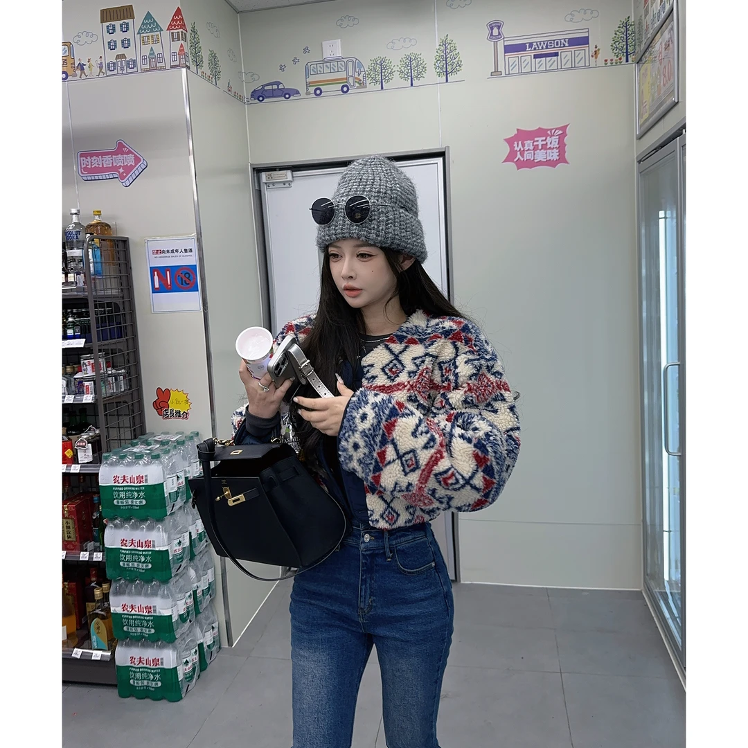 21 DEGREES短款羔羔毛外套深灰色字母标两件套双扣开衩牛仔裤