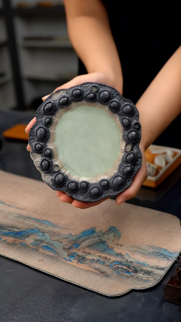 【闪购商品】天然原石手工雕刻紫袍玉莲子壶承