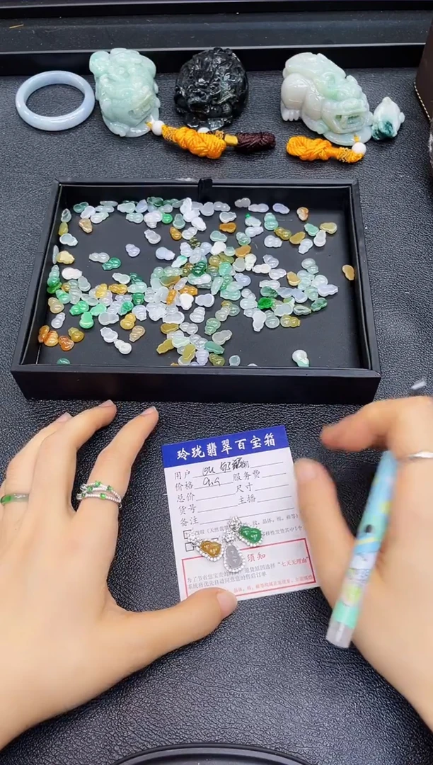 【闪购商品】翡翠手镯未镶嵌葫芦