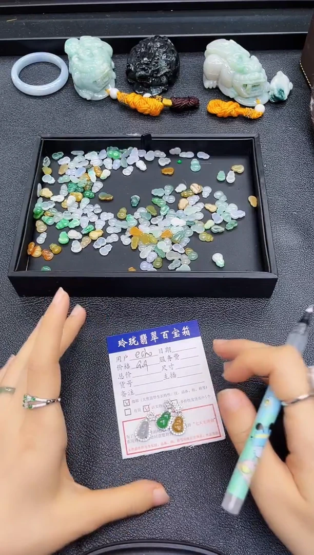 【闪购商品】翡翠手镯未镶嵌葫芦