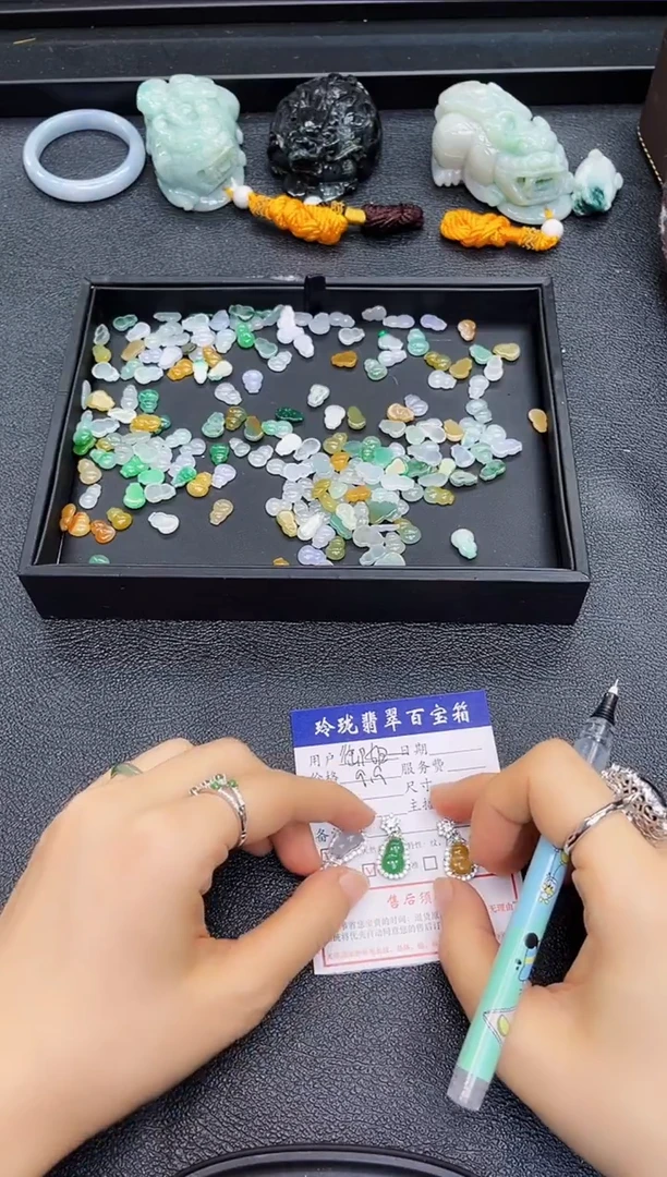 【闪购商品】翡翠手镯未镶嵌葫芦
