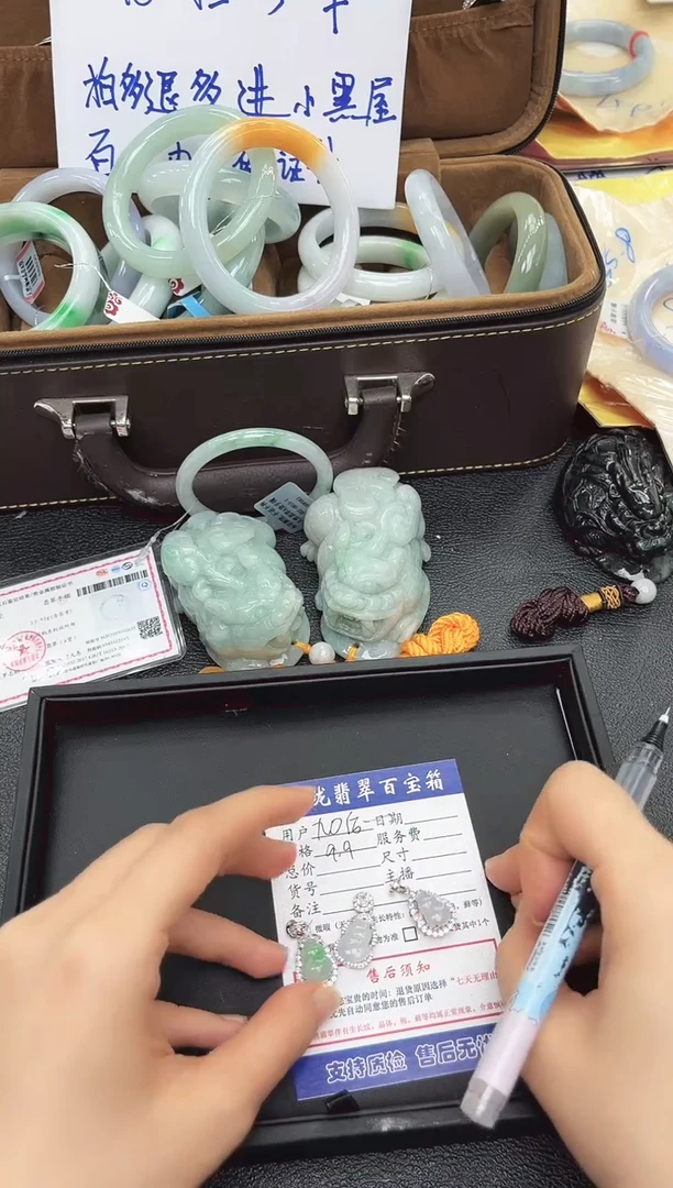 【闪购商品】翡翠手镯未镶嵌镶嵌葫芦