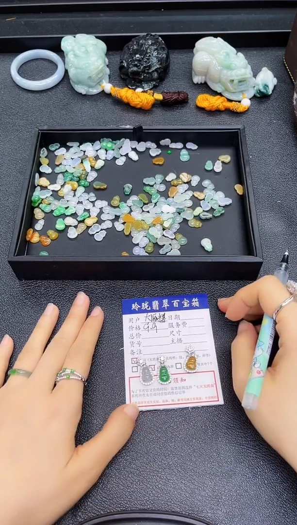 【闪购商品】翡翠手镯未镶嵌葫芦
