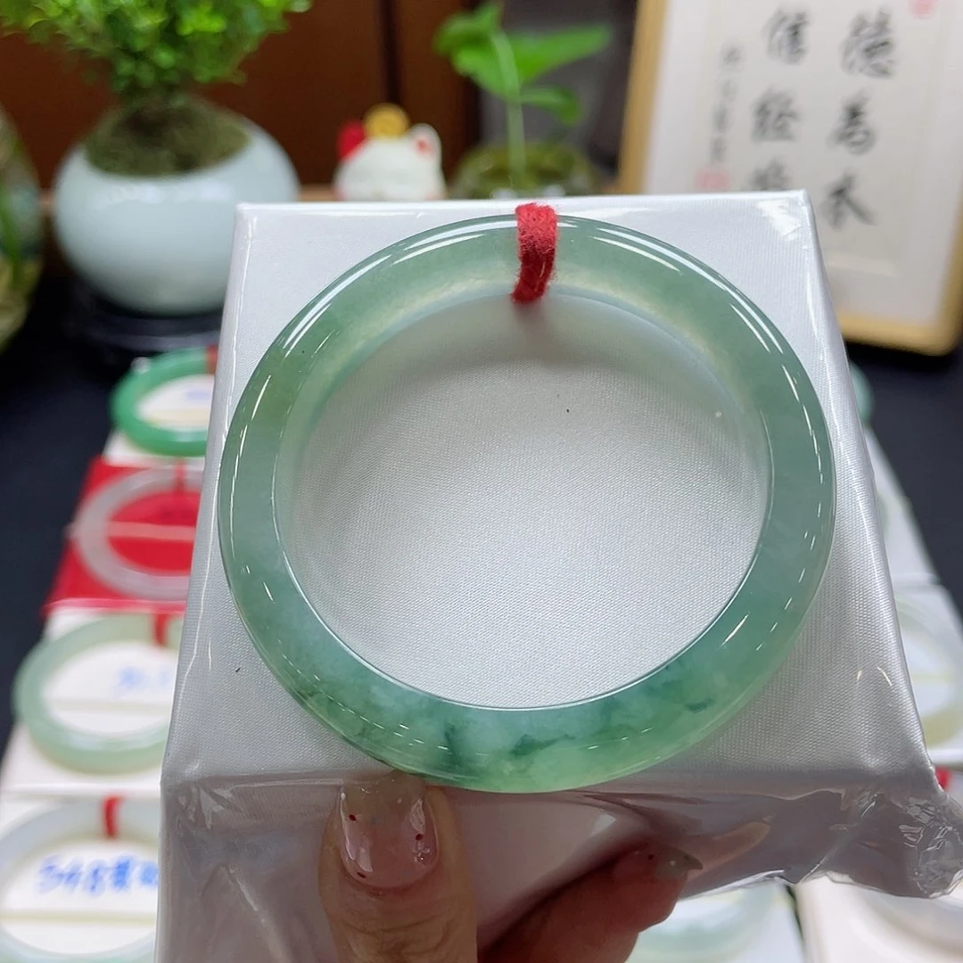 翡翠手镯未镶嵌溪*88 号链接