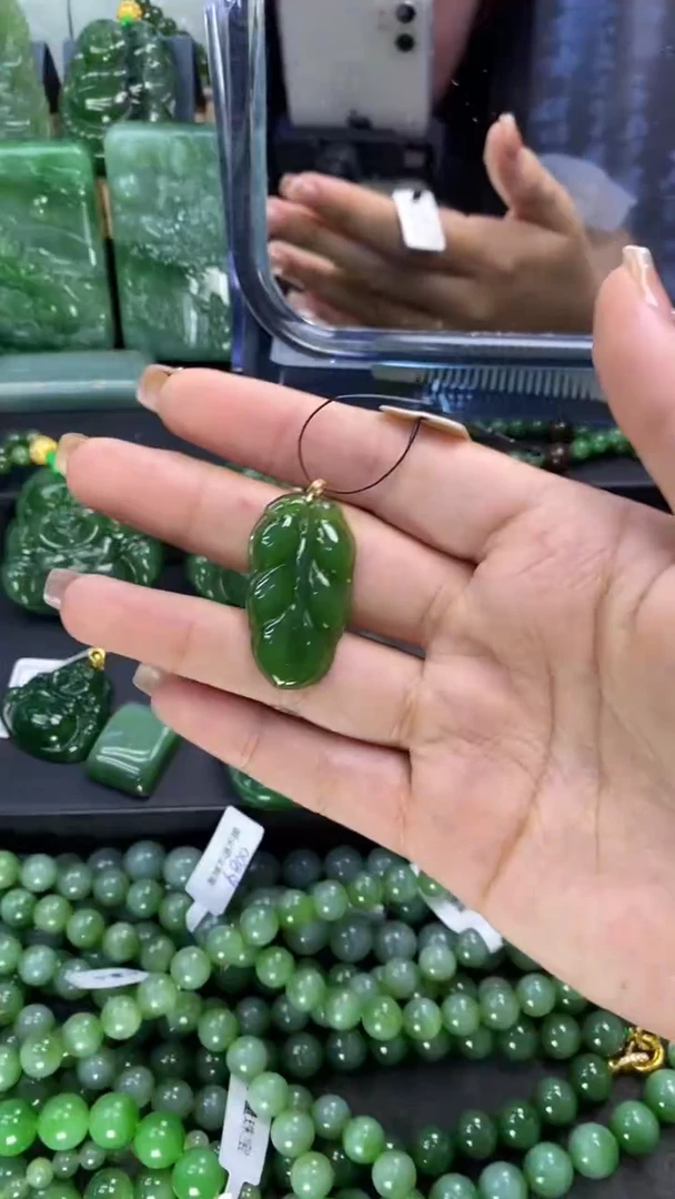 【闪购商品】和田玉（碧玉）挂件18K金镶嵌1