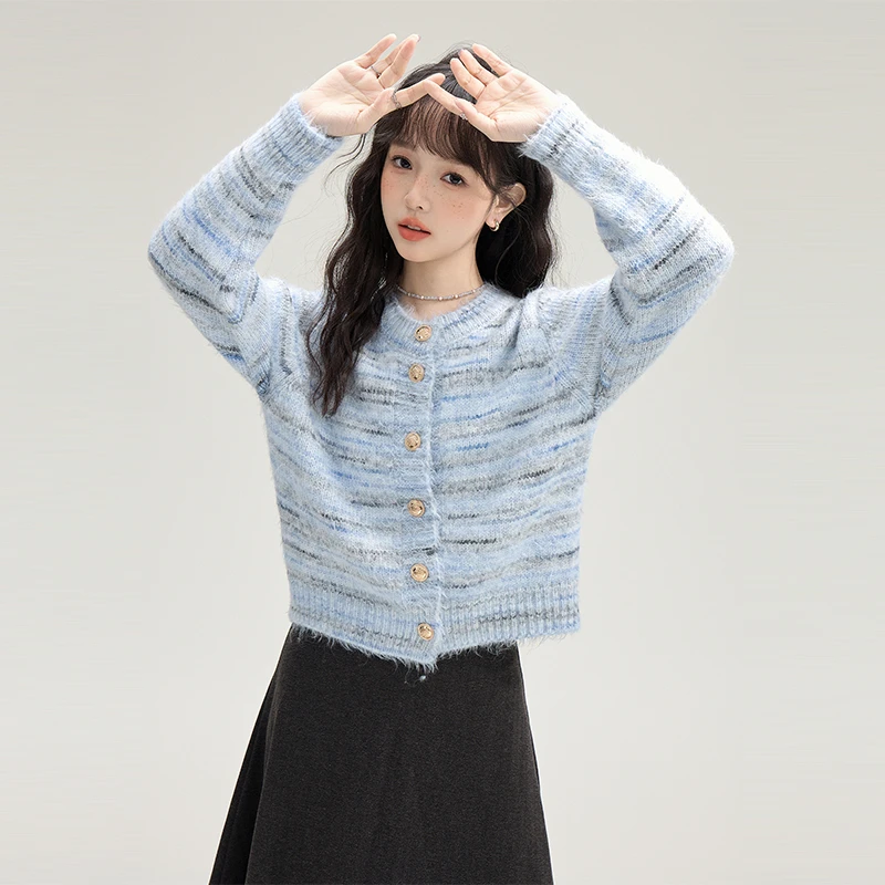 简温2024秋冬新款气质设计感针织衫女圆领拼色毛衣短款开衫上衣潮