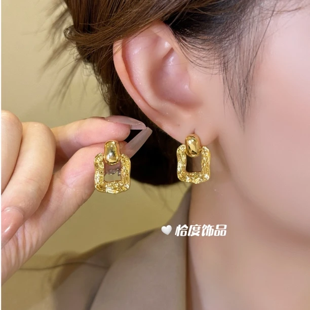 铜合金耳饰 韩系轻奢复古秋冬几何金属耳钉B56