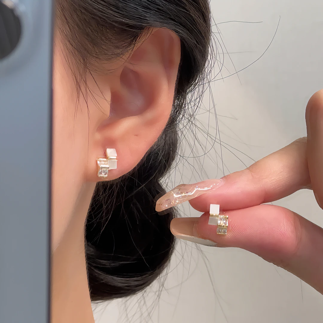 轻奢温柔洋气拼接小方块耳钉设计