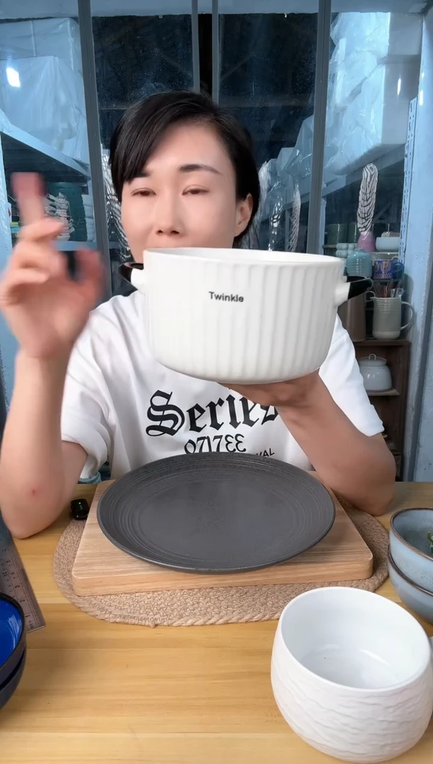 【闪购商品】瓷片6英寸线条双耳碗微瑕