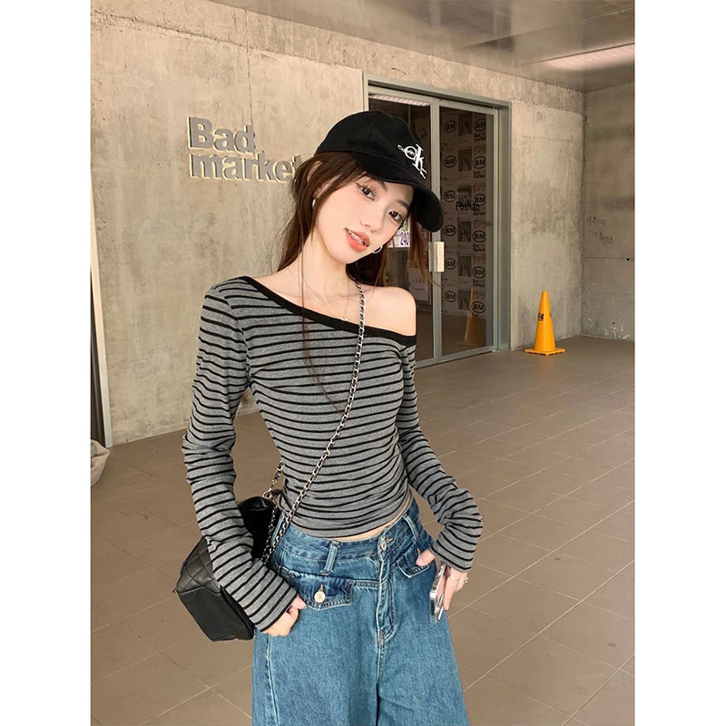 斜领露肩条纹长袖T恤女早秋新款辣妹修身显瘦短款上衣设计感百搭