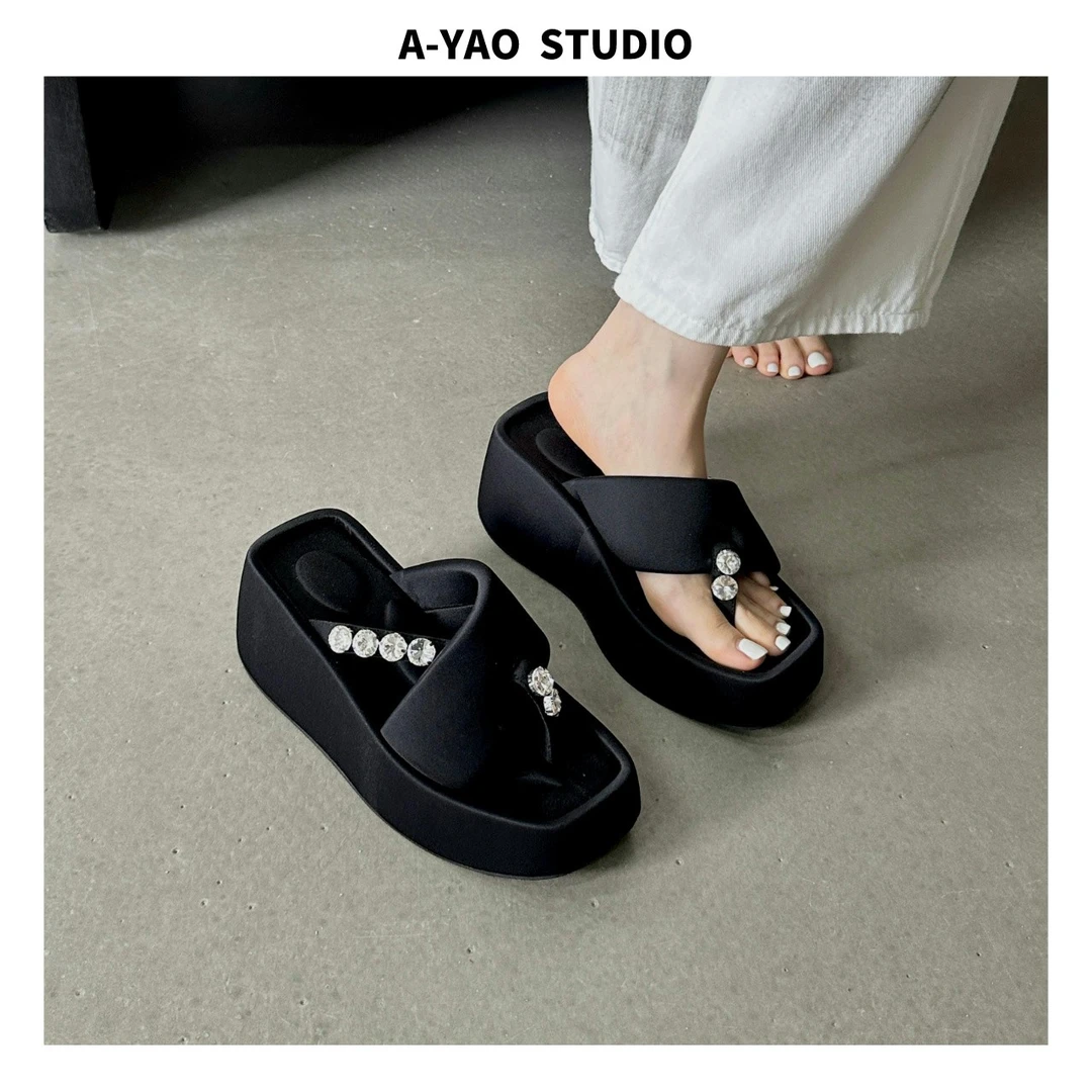 【A-YAO】2024夏白lu同款水钻高级感厚底仙女风增高休闲人字拖