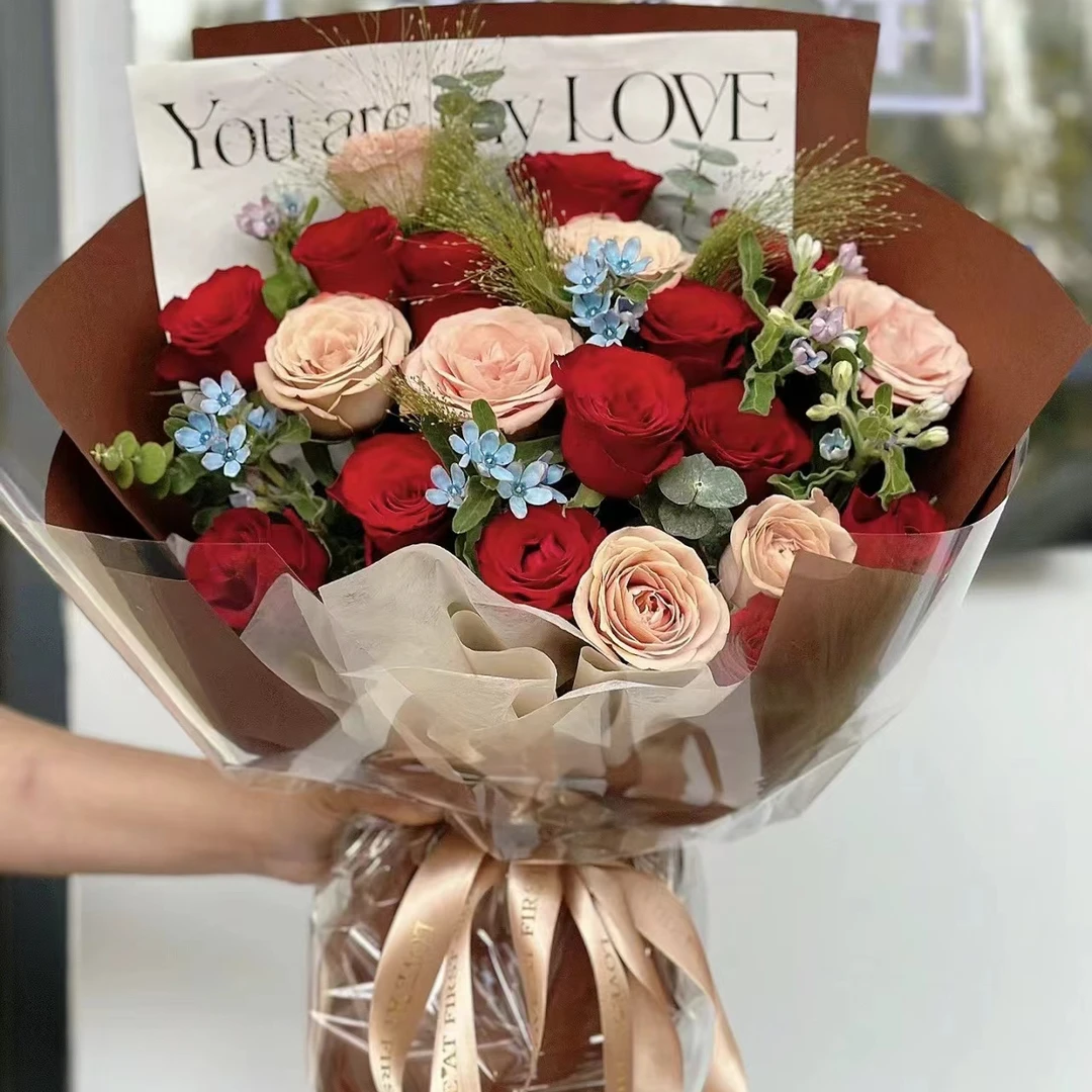 红玫瑰卡布奇诺混搭花束