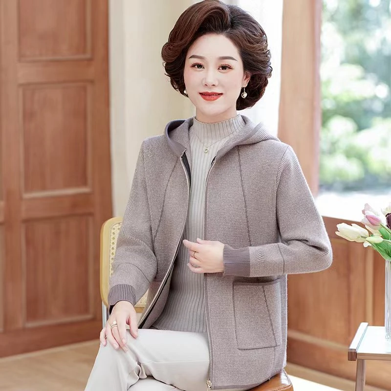 中年妈妈秋装2023新款洋气休闲外套中老年女针织短款时尚连帽上衣