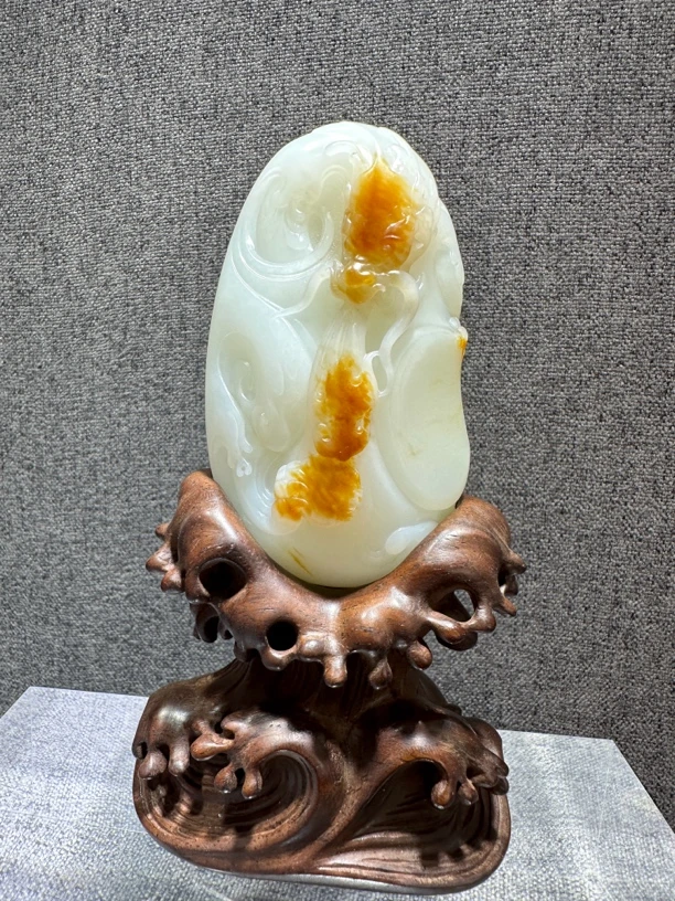 新疆和田玉 龙行天下 （作者杨建发）