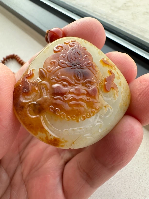 新疆巧雕和田玉黄财神巧雕