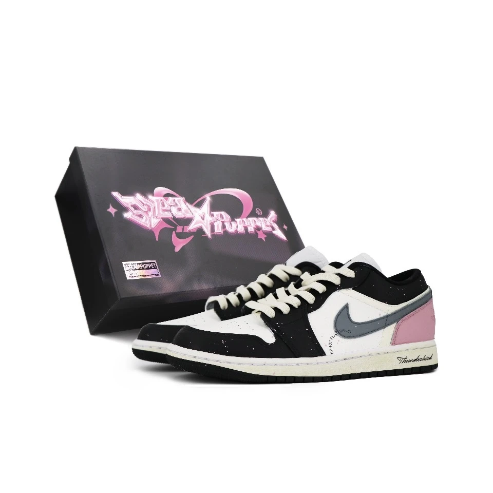 NIKE/耐克aj粉墨涂鸦甜酷复古黑粉配色球鞋女七夕送礼【定制球鞋】