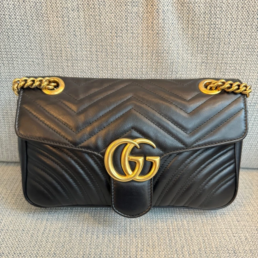 95新 GUCCI/古驰 马蒙26中号黑金链条单肩斜挎包黑色翻盖邮差包