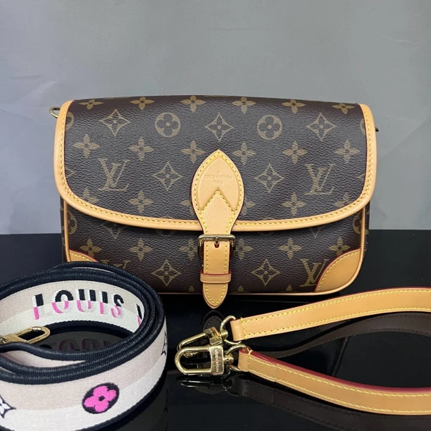 99新 LouisVuitton/路易威登 LV法棍黑肩带单肩斜挎包