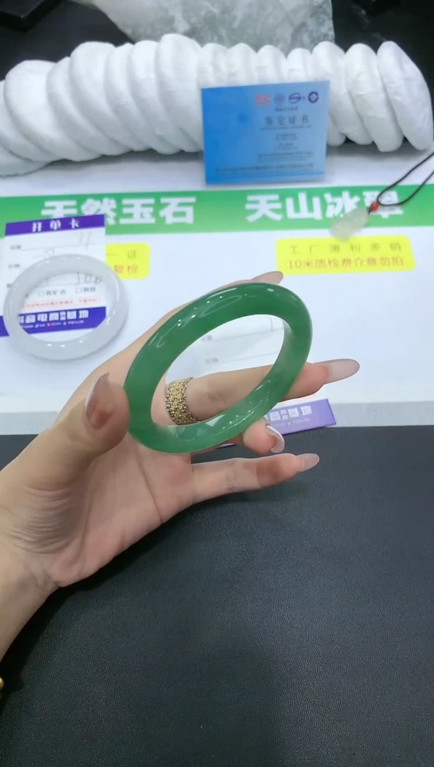 【闪购商品】石英质玉手镯未镶嵌12 PT