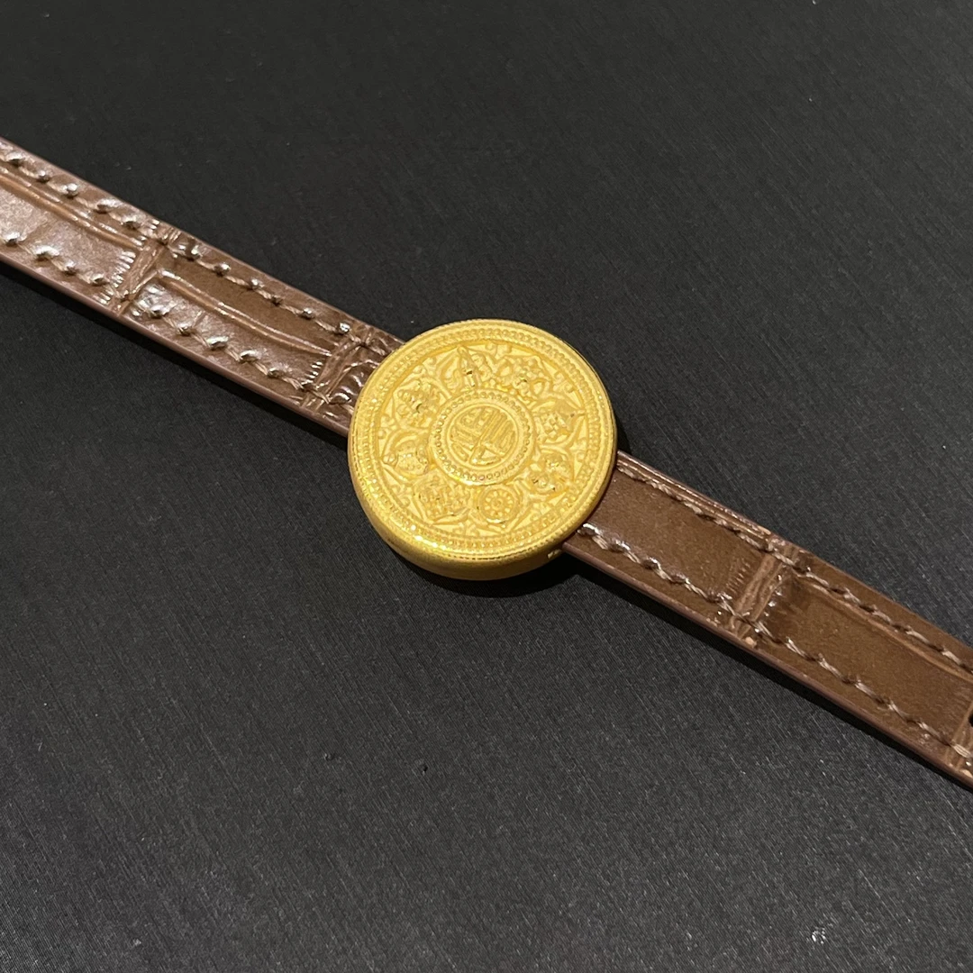 Chow Tai Seng/周大生足金八宝罗盘手表情侣时尚复古吊坠女士潮流