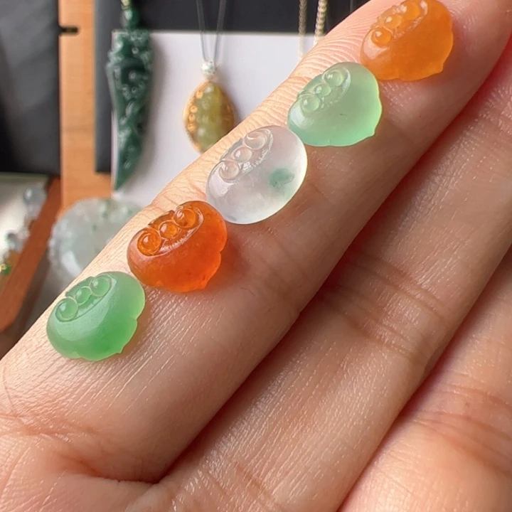 定制翡翠未镶嵌自然光