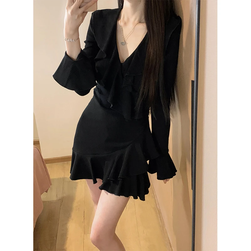 纯欲法式复古收腰辣妹短裙子女秋冬季修身显瘦气质黑色内搭连衣裙