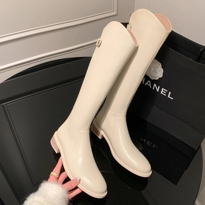 真皮法式白色v型口长筒靴秋冬新款大码平底骑士靴小个子高筒靴女