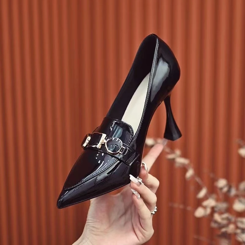 单鞋女2025年裸靴早秋金属扣深口高跟鞋7cm黑色职场漆皮尖头细跟