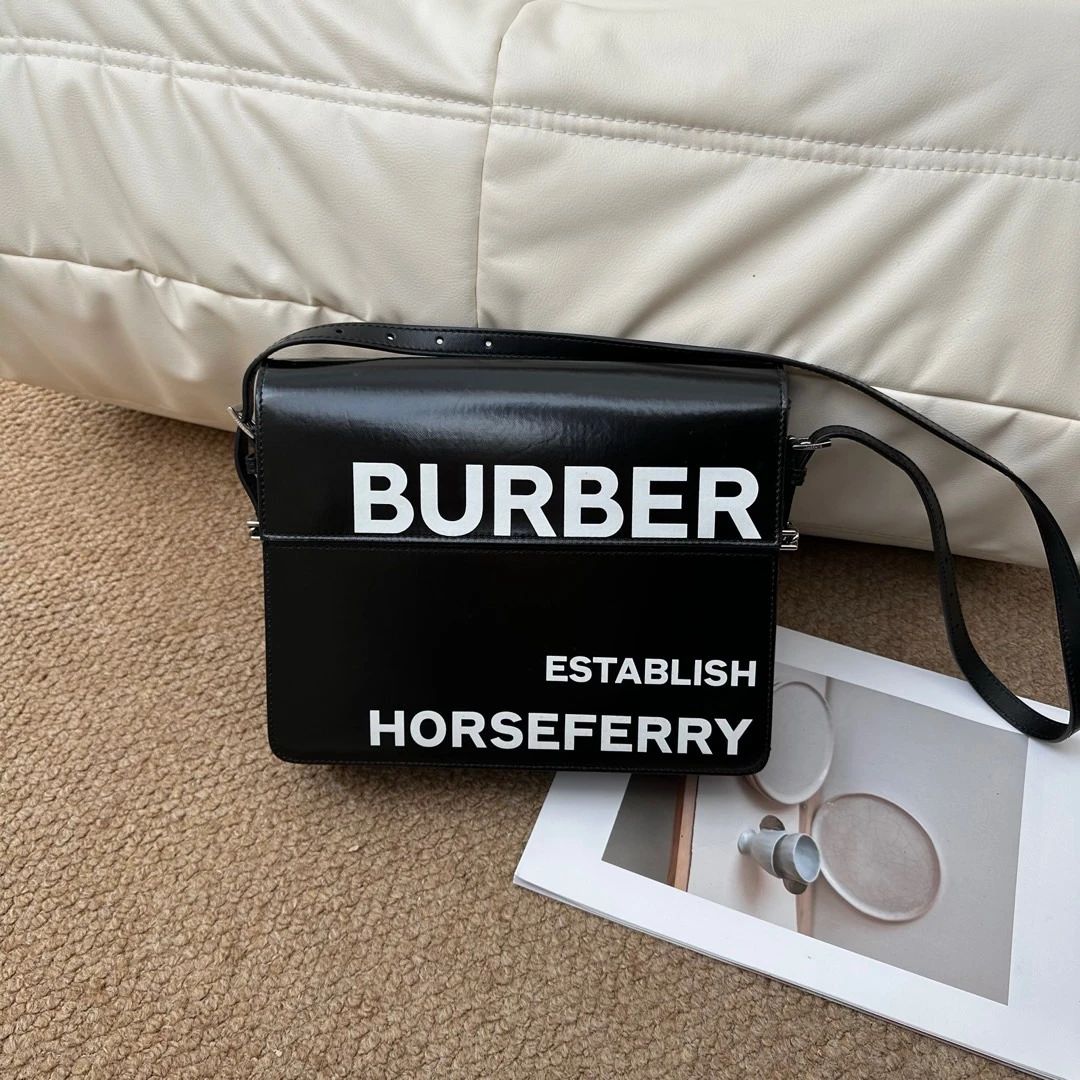 95新 BURBERRY/博柏利 Burberry 黑色 牛皮 字母单肩包/601628578
