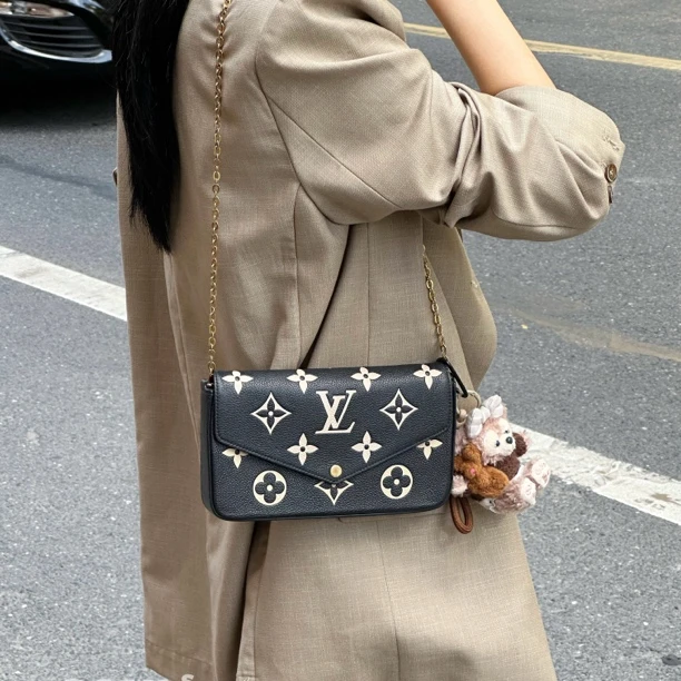 95新 LouisVuitton/路易威登 Lv 黑白 牛皮 三合一woc/655486891