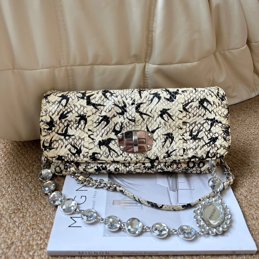 95新 MIU MIU/缪缪 fl66 Miumiu 蛇皮 铆钉宝石链小号/617032889