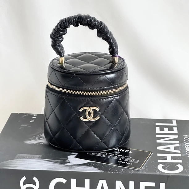 95新 Chanel/香奈儿 黑金肥肠手提包/669389566/22年卡