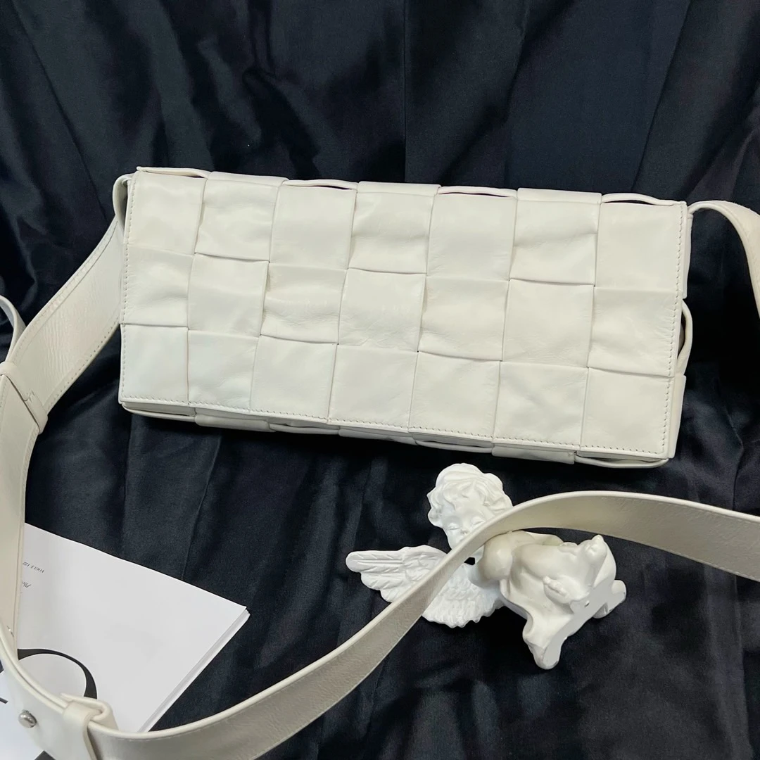 95新 BOTTEGA VENETA/葆蝶家 fl66 Bv 白色七格 斜挎包/679295144
