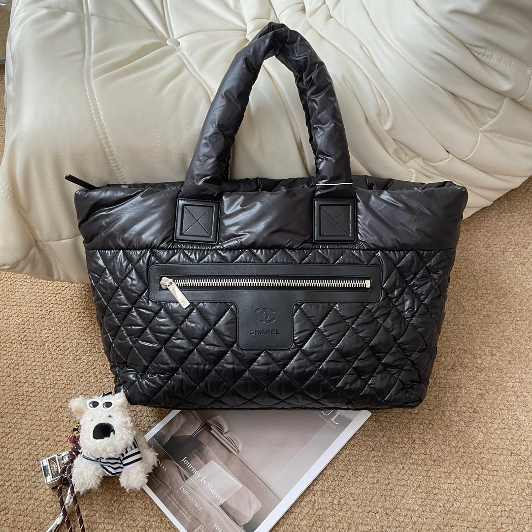 95新 Chanel/香奈儿 Chanel 黑银 羽绒托特包/637894165