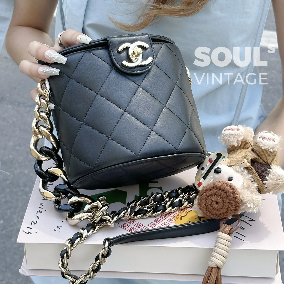 95新 Chanel/香奈儿 黑金 羊皮 20c粗链条圆筒化妆包/688889525