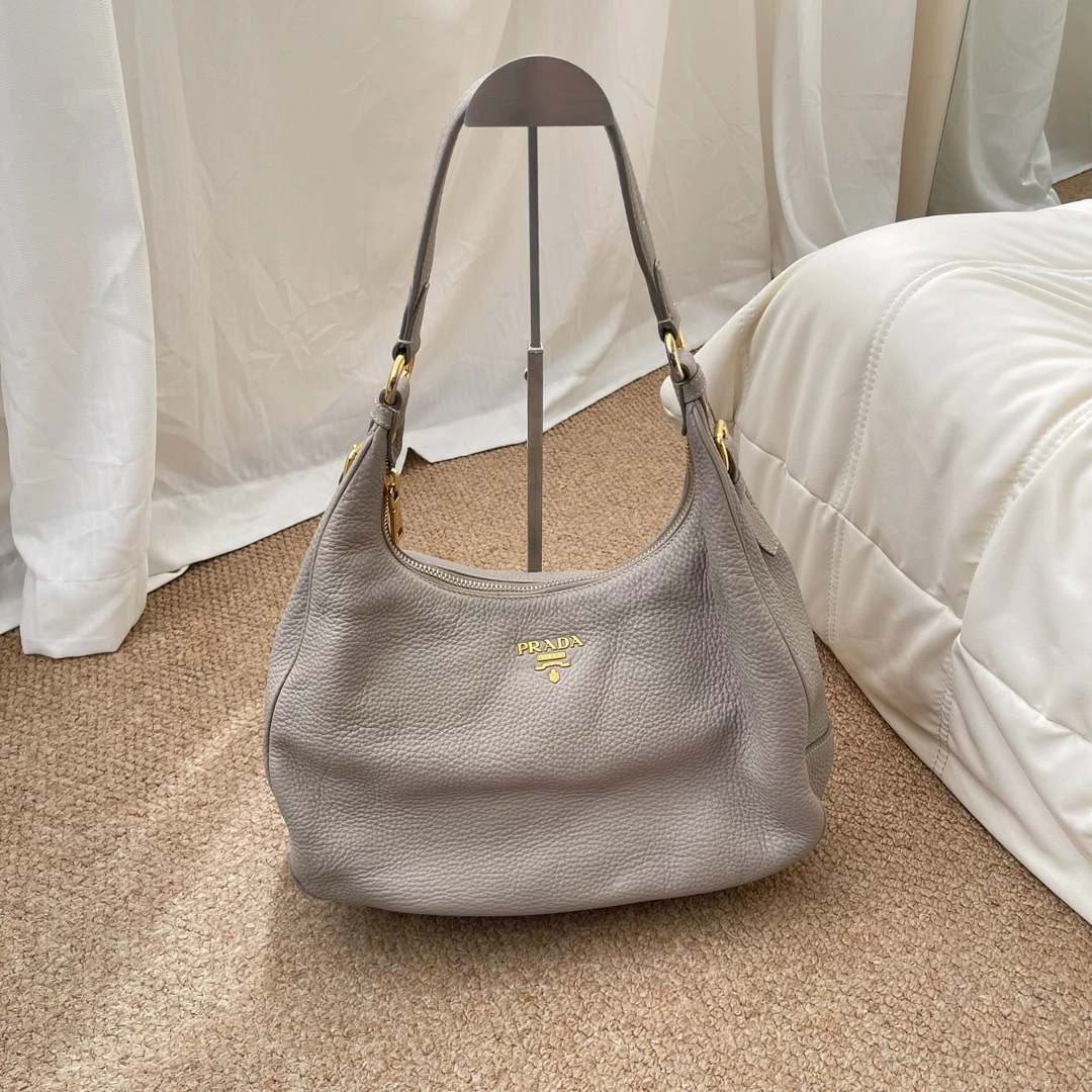 95新 Prada/普拉达 Prada 灰金 牛皮hobo腋下包/671807932