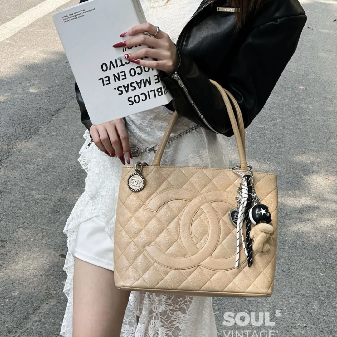 95新 Chanel/香奈儿 Chanel 奶茶色 牛皮 金扣希尔顿/678550186