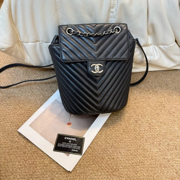 95新 Chanel/香奈儿 Chanel黑银 牛皮 V纹萨尔茨堡双肩/618295422