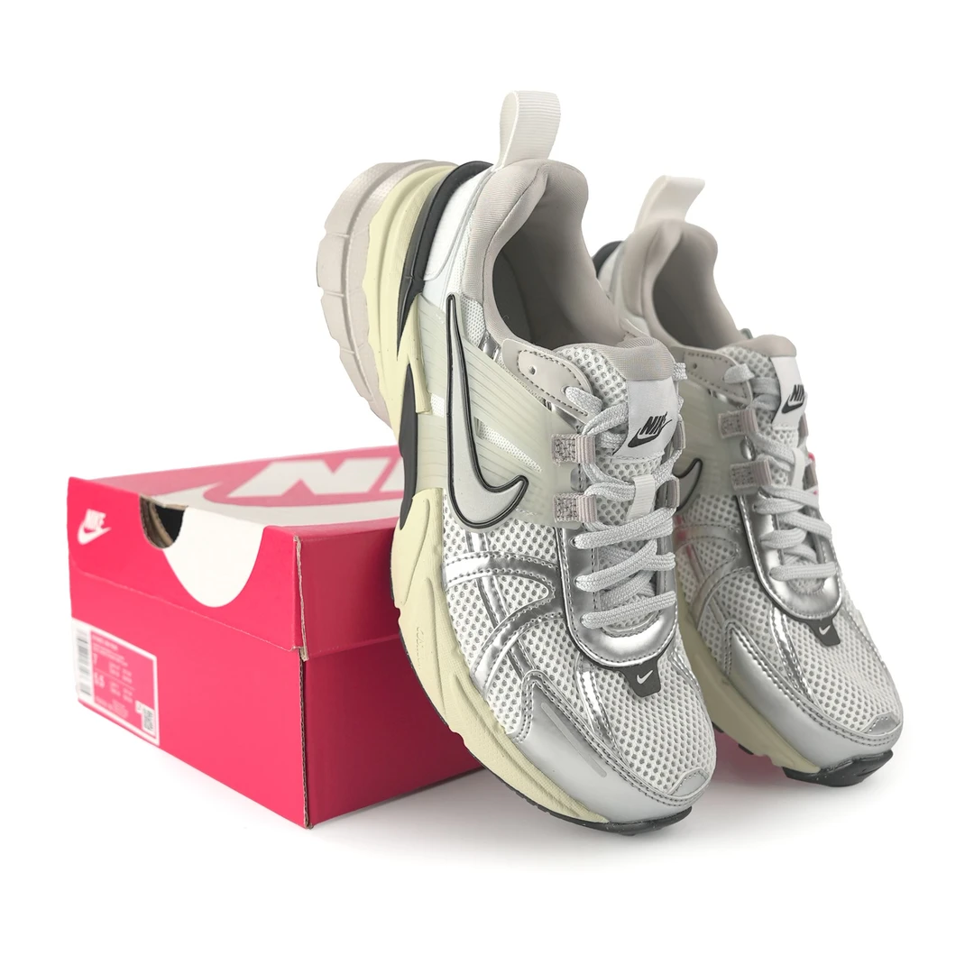 Nike V2K Run时尚舒适潮流低帮休闲跑步鞋女款白银FD0736-100复古