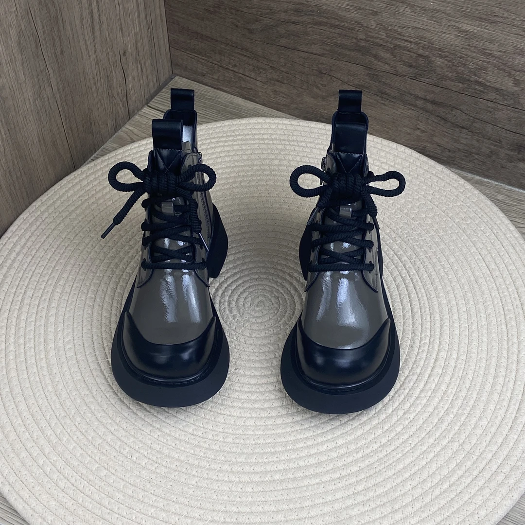 软皮爆款马丁靴女2024秋冬新款轻便百搭不累脚耐磨防滑英伦风短靴